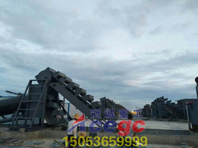 甘肅工作的鏈斗洗沙機(jī)工作現(xiàn)場(chǎng) 甘肅工作的鏈斗洗沙機(jī)工作現(xiàn)場(chǎng)