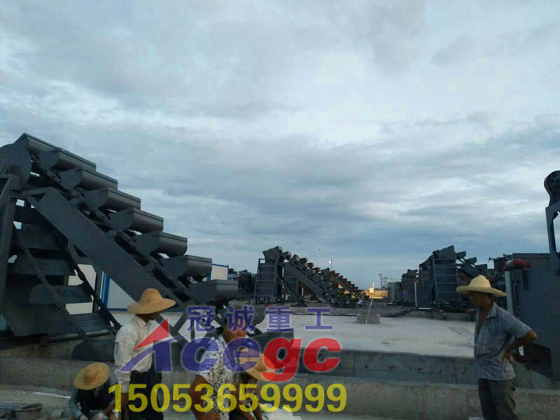 挖斗式洗沙機(jī) 挖斗式洗沙機(jī)